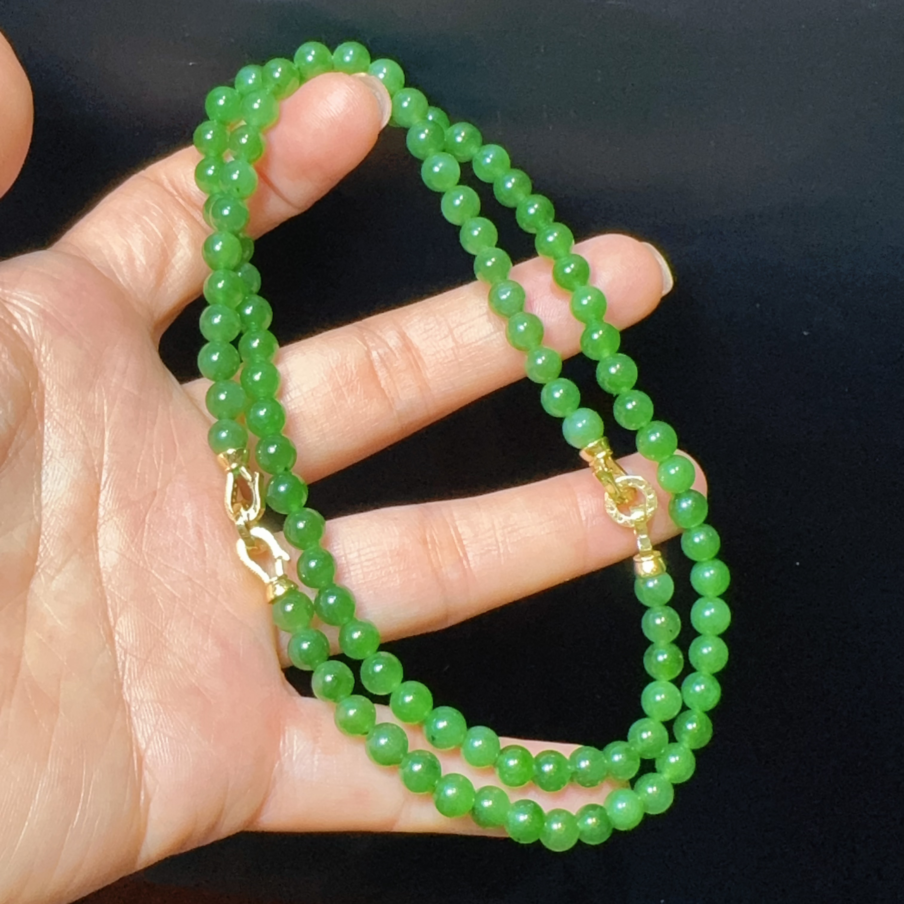 和田玉碧玉项链、略带黑点、一款三戴、尺寸5.9mm重约32.5克