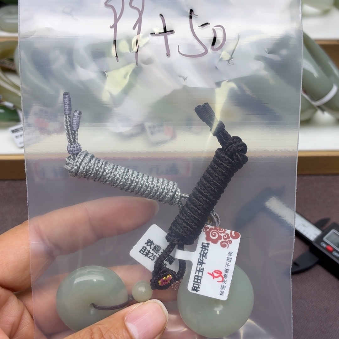 凤***姐和田玉未镶嵌颈饰