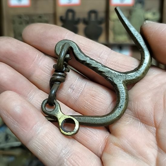 君***巅硅胶钩子一个，包浆自然