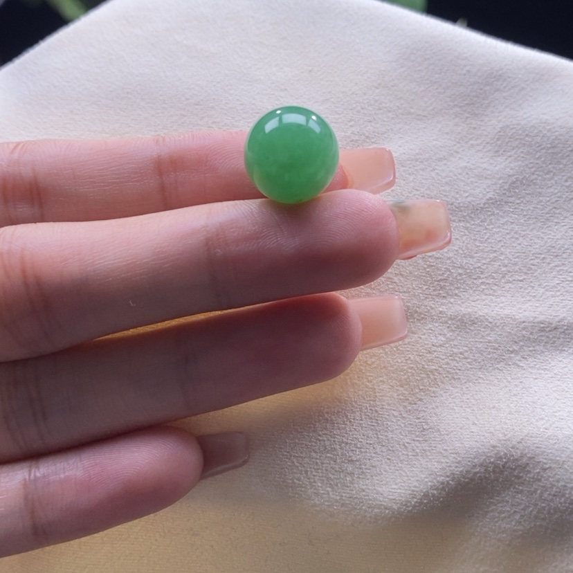 【闪购商品】翡翠颈饰未镶嵌豆阳绿珠卡13.2