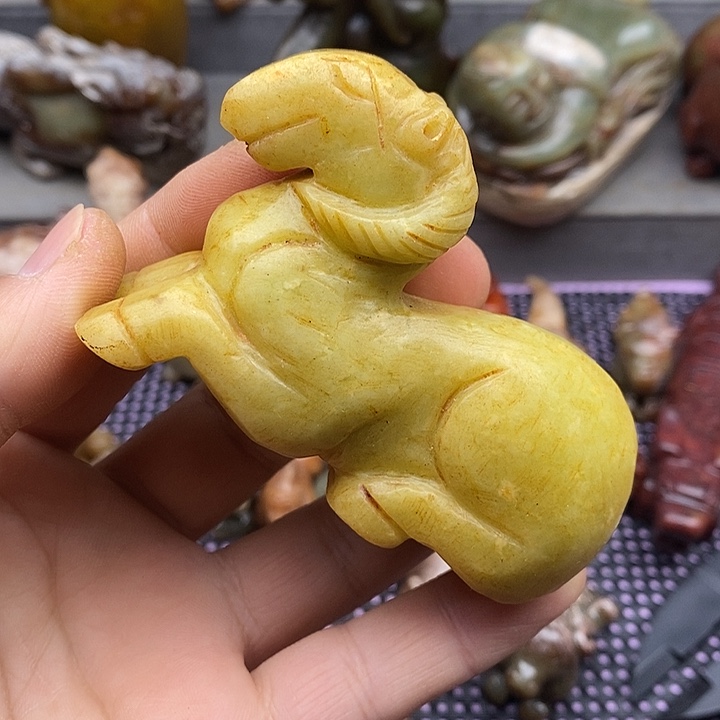 未镶嵌蛇纹石玉颈饰