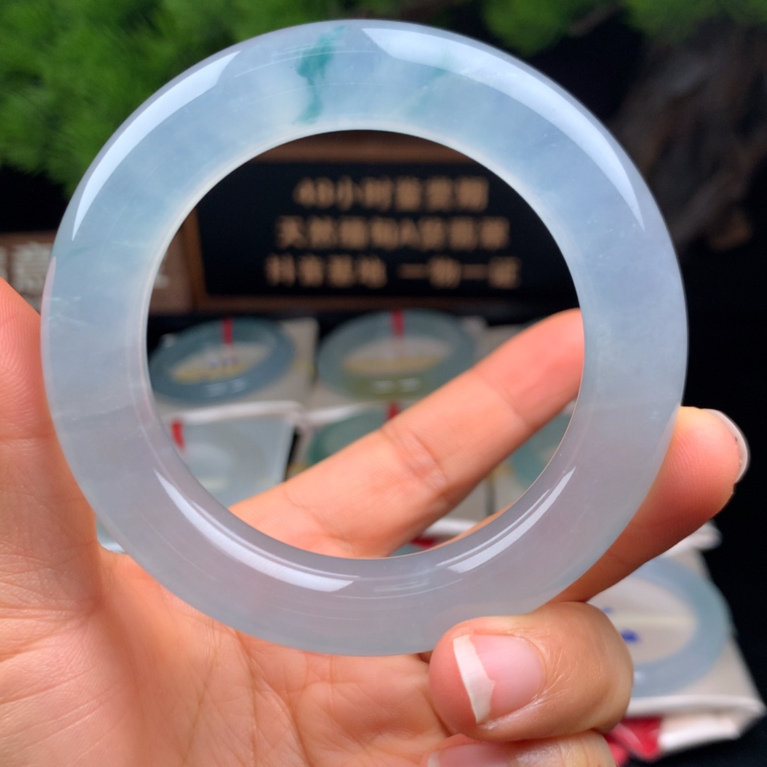 翡翠未镶嵌手镯小毕业全条一致炸光