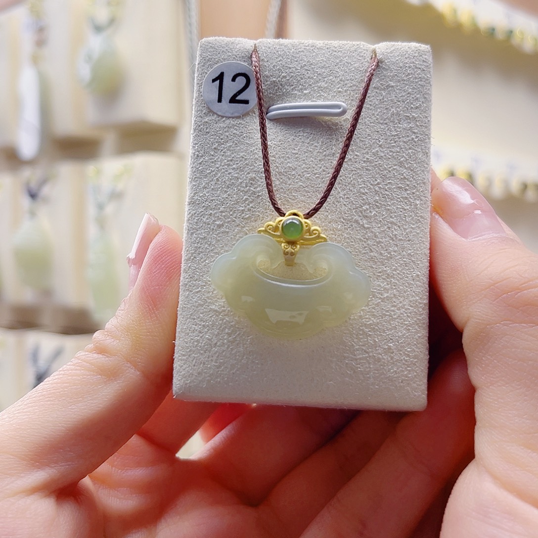 ****.和田玉银S925镀金镶嵌吊坠(赠链)