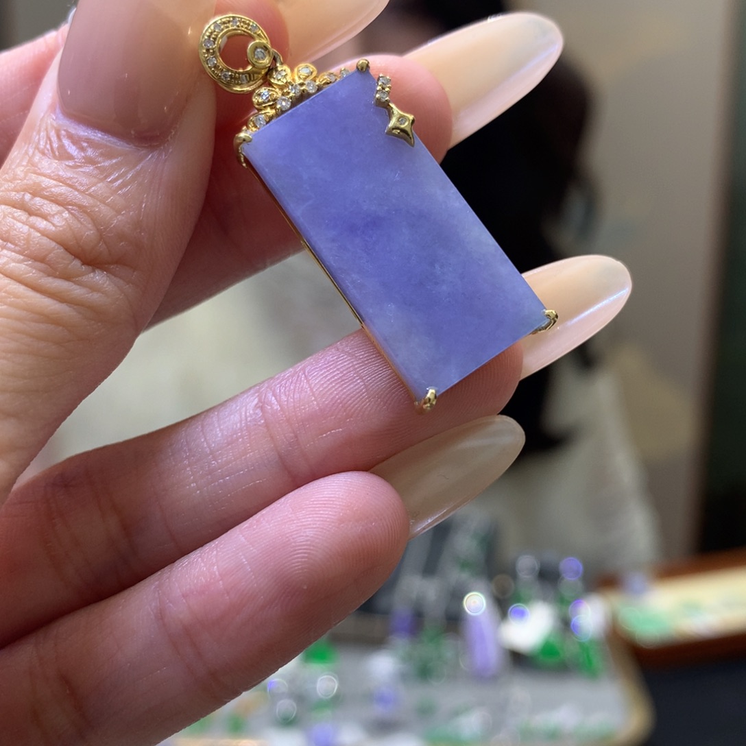 颈饰18K金镶嵌翡翠