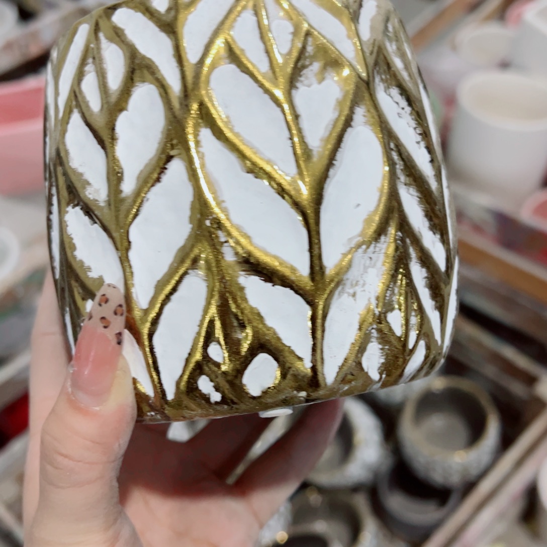 有孔，陶瓷花盆满10米包邮发货。