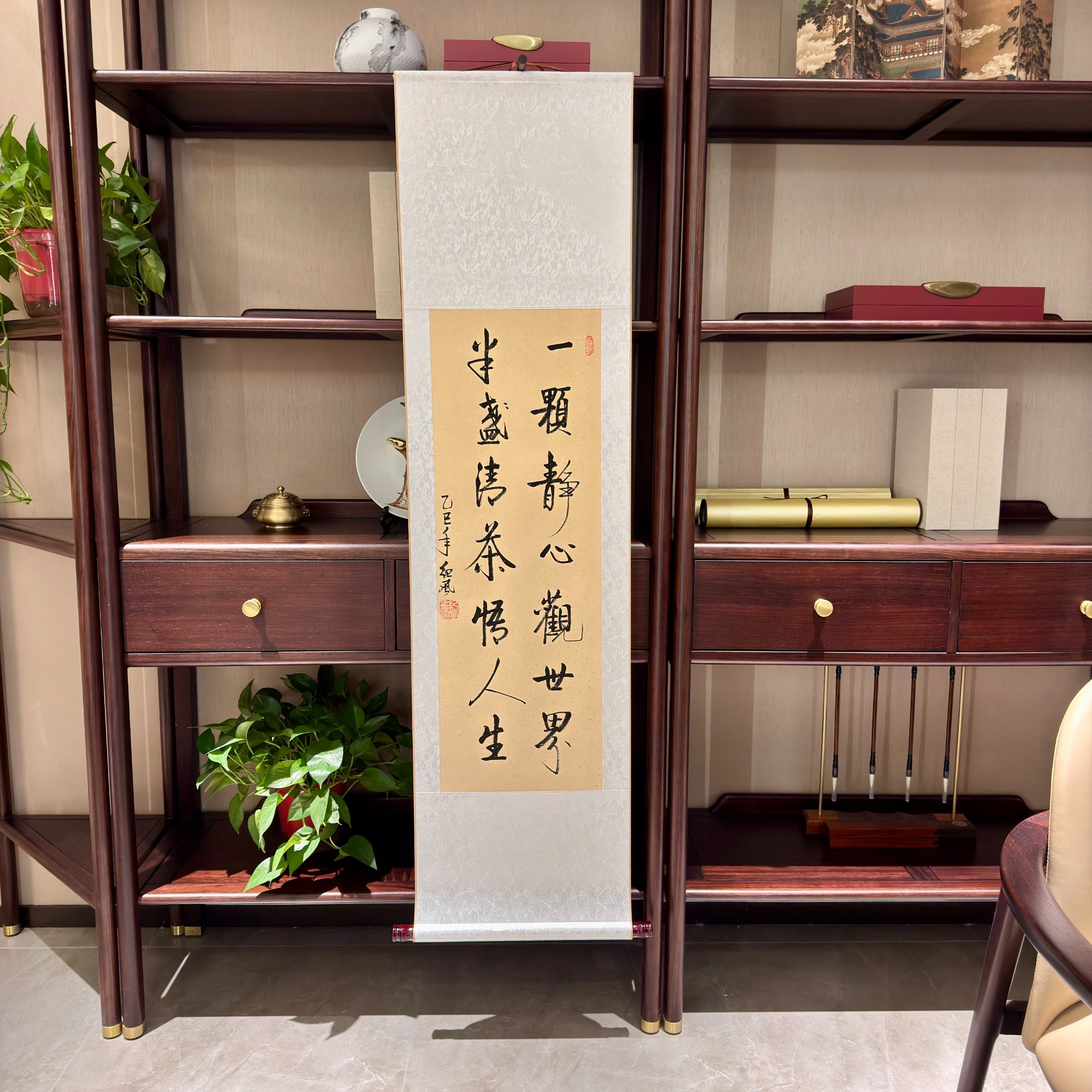 纪风亲笔手绘-一颗静心观世界-1.5米-45cm精装裱挂轴（1）