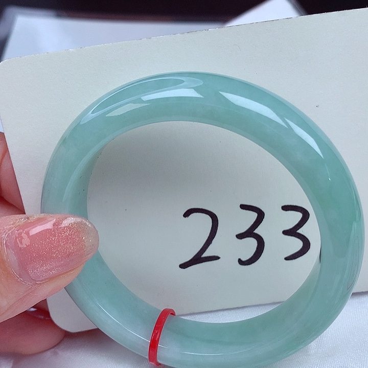 翡翠手镯未镶嵌翡翠