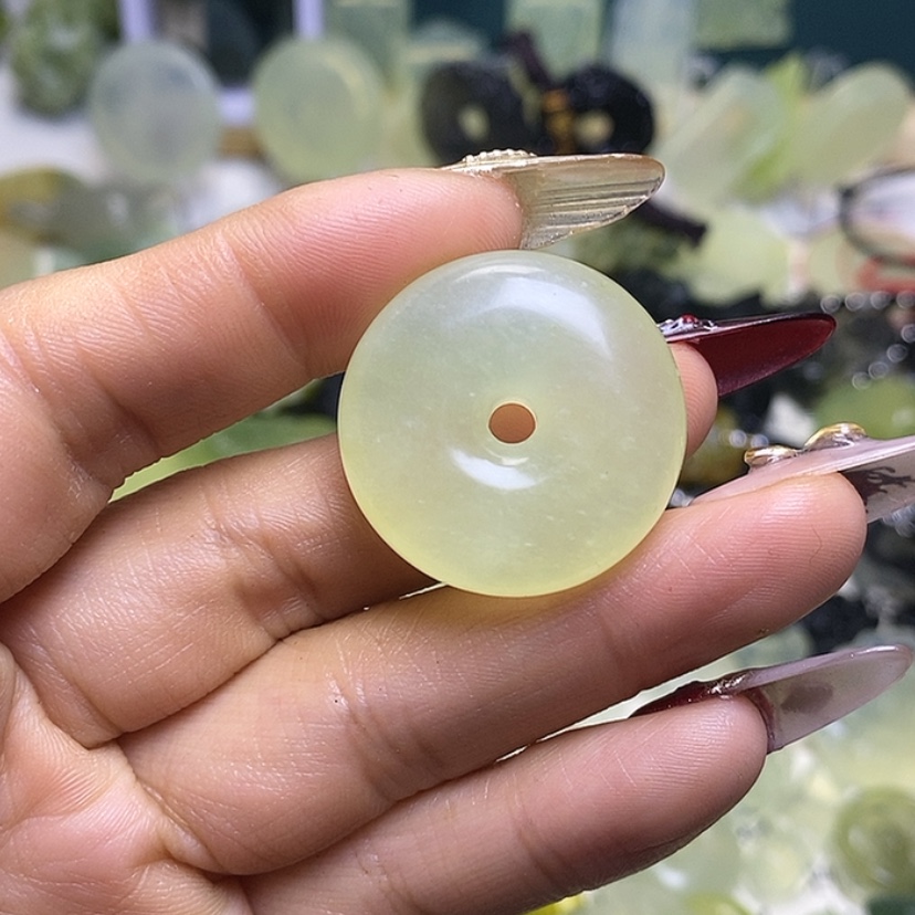 【闪购商品】蛇纹石玉颈饰未镶嵌