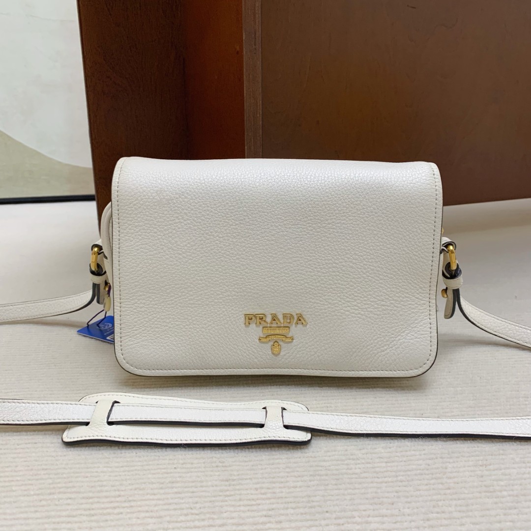 95新 Prada/普拉达 【98新】prada 翻盖邮差奶昔白