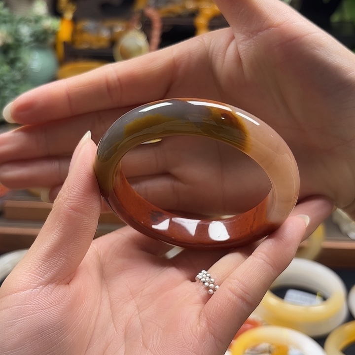 j***a石英质玉（黄龙玉）未镶嵌手镯