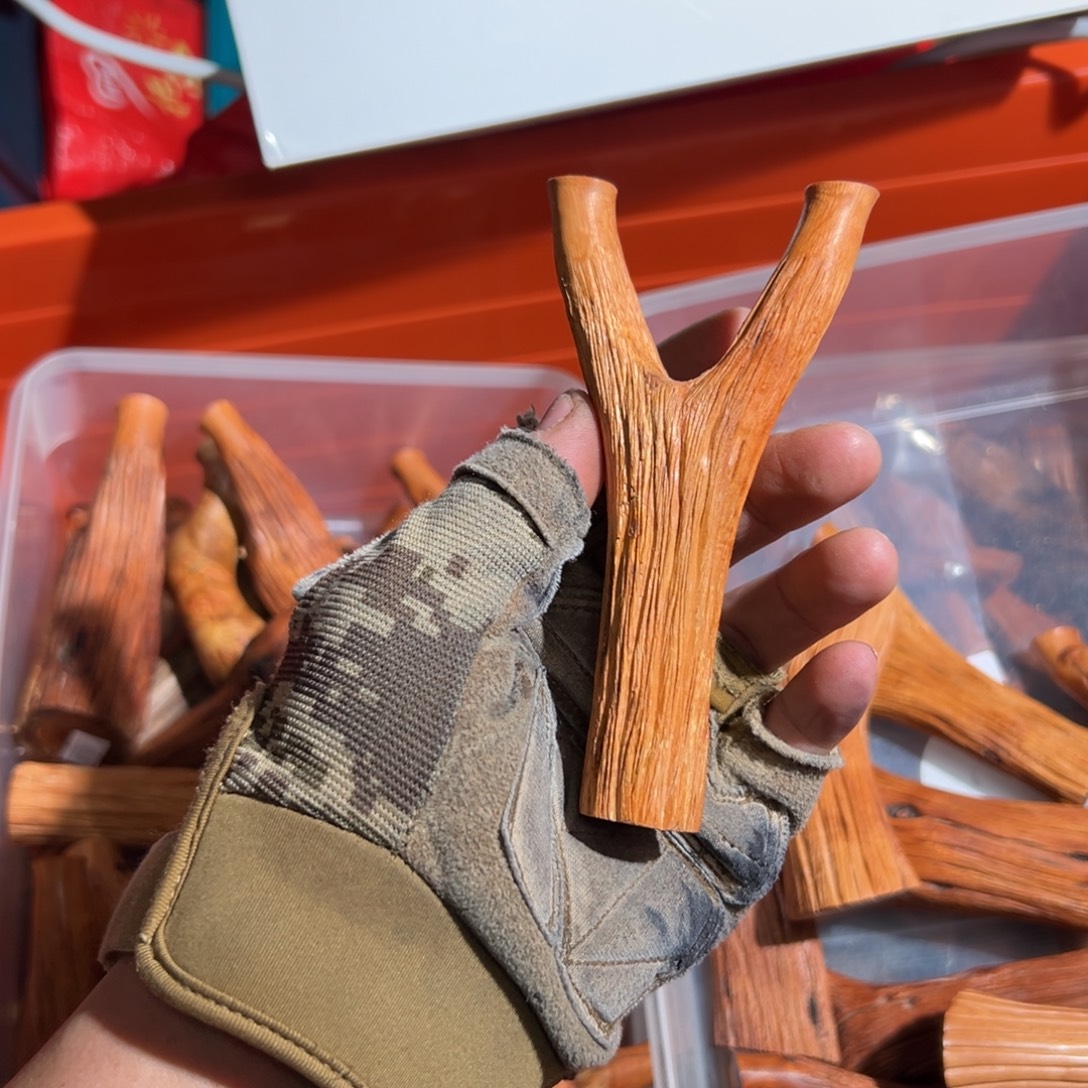 我***你火琉璃树杈木弓手工制作