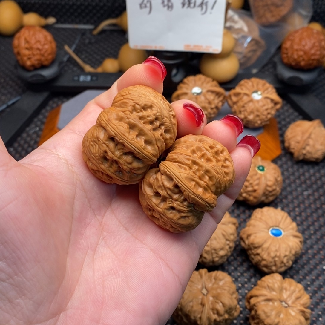 文玩核桃把件元宝42尺镶嵌太极底