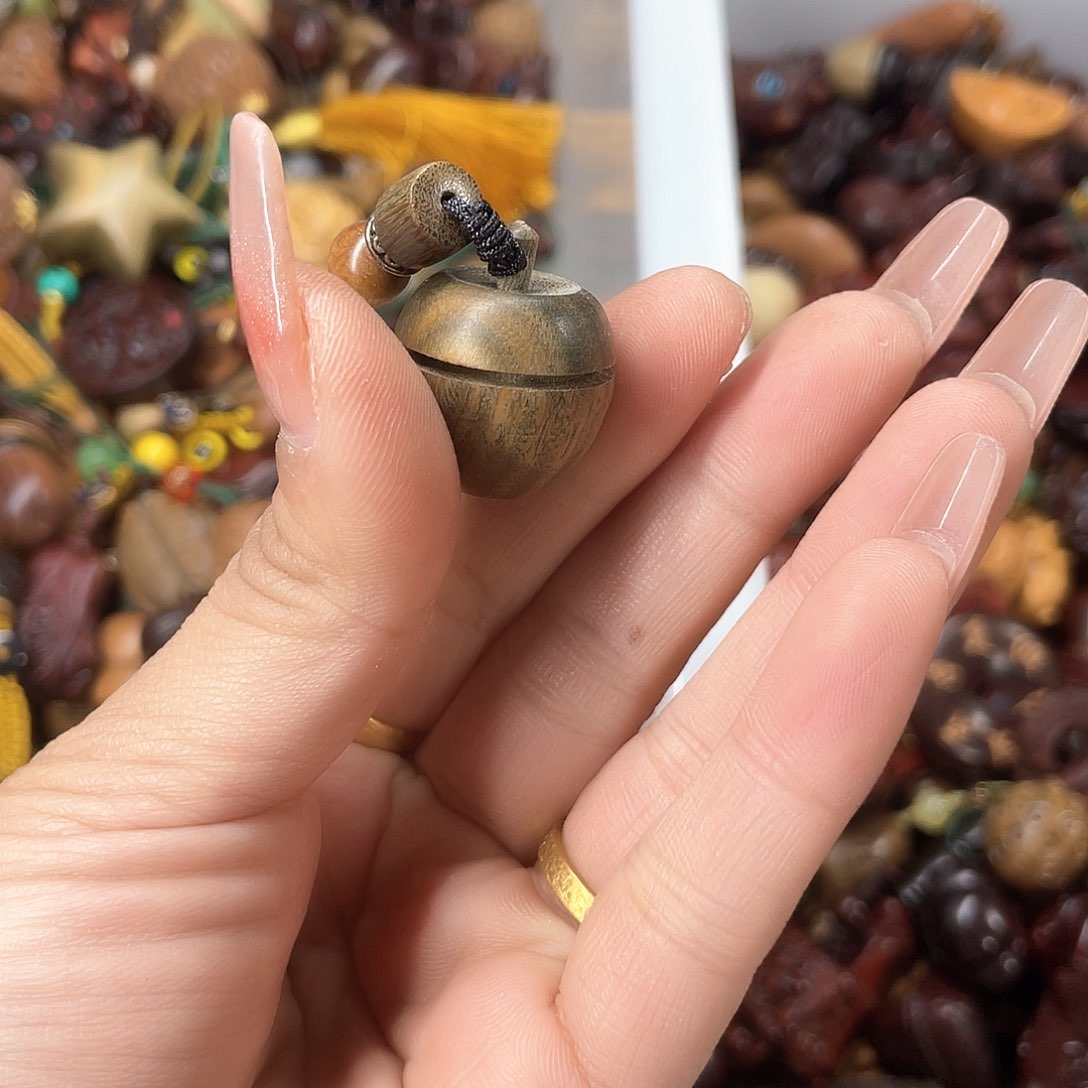 维腊木（绿檀）无事牌