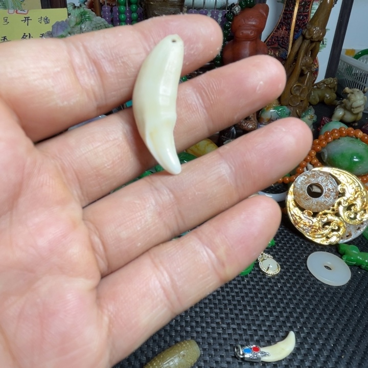 吊坠滴血莲花菩提