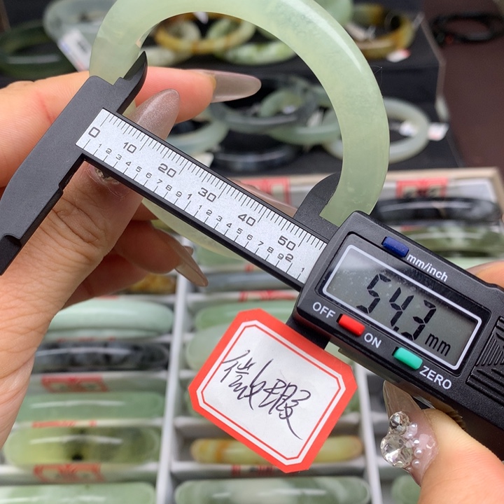 蛇纹石玉未镶嵌手镯848