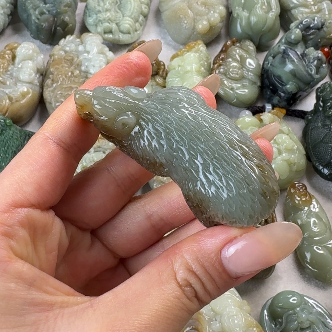 和田玉未镶嵌把件