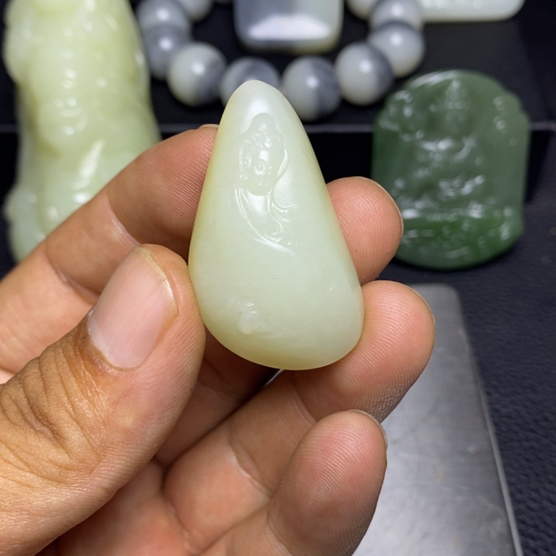柏***)颈饰未镶嵌和田玉