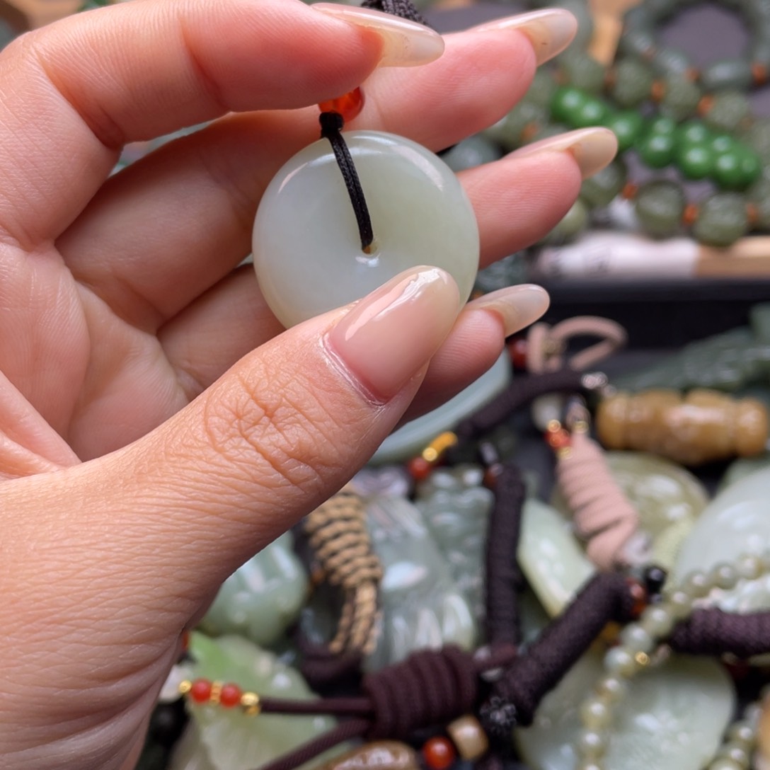 和田玉颈饰未镶嵌