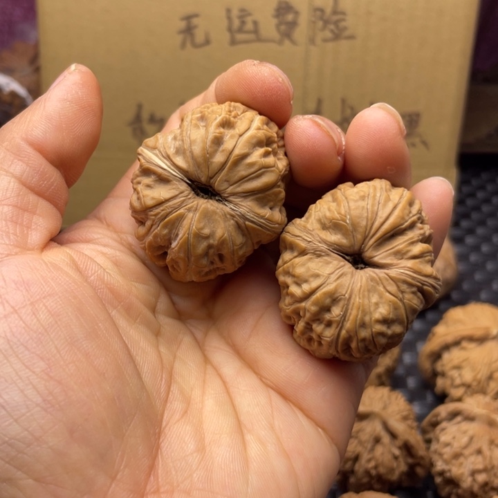 钓***我吊坠文玩核桃元宝尖有黄不退不换