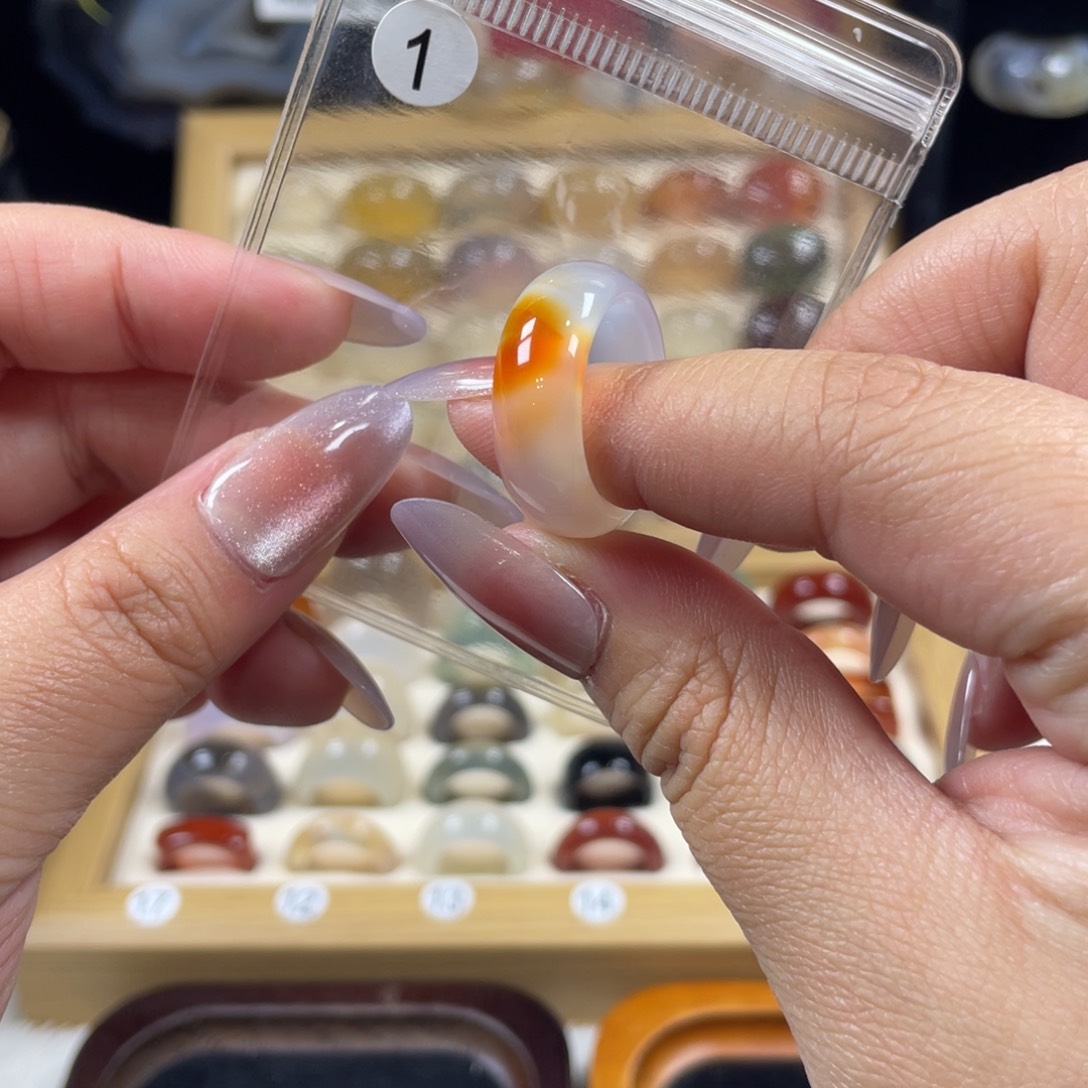 玛瑙/玉髓未镶嵌戒指1号港码18直径18.1（非质量问题.不退不换）