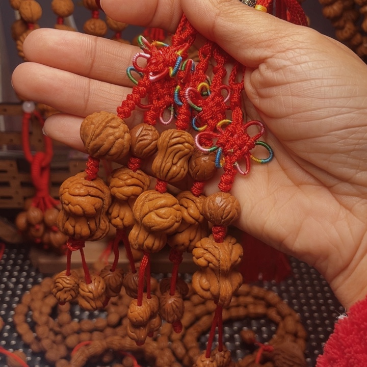 木质类龙纹桃枭挂件