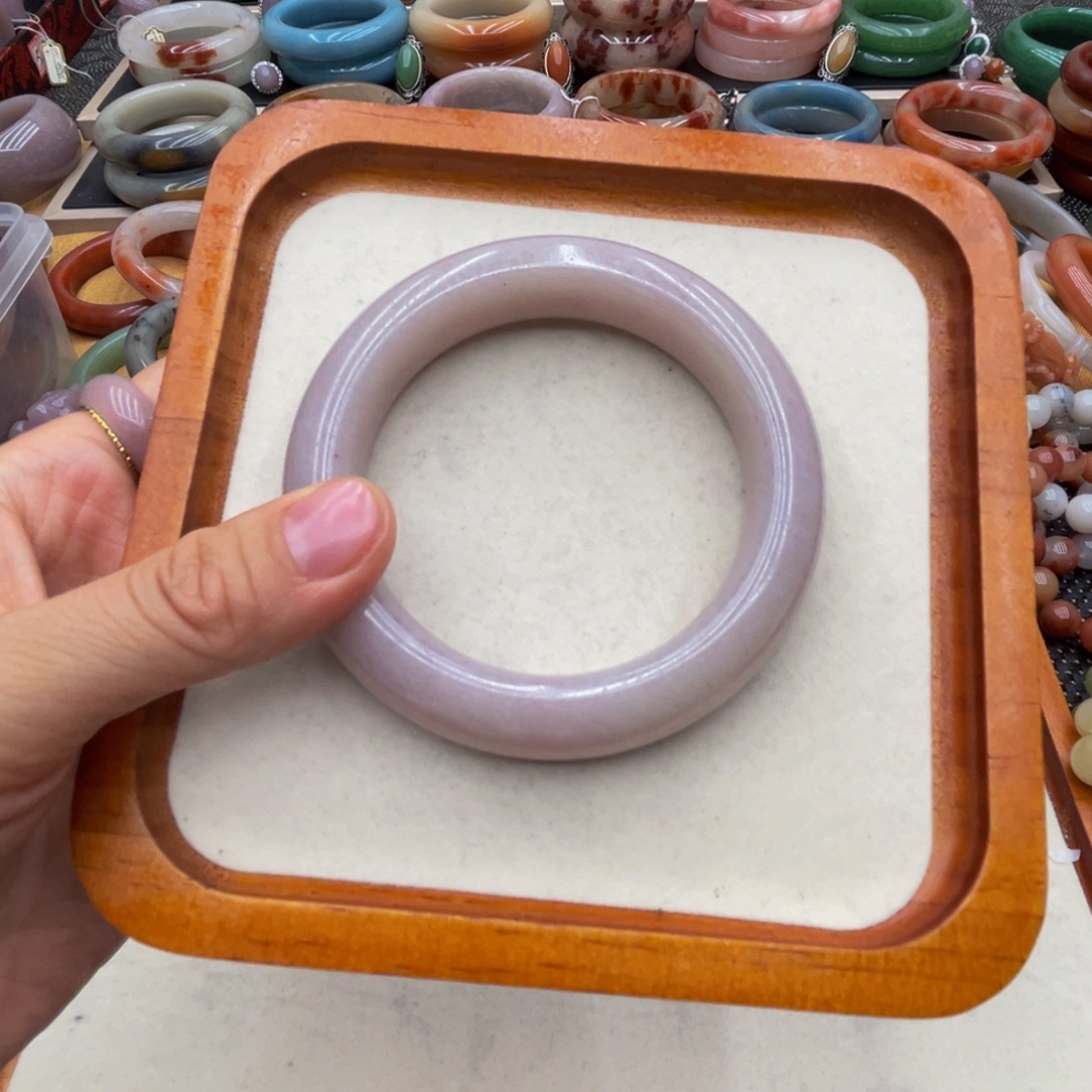 平***姐石英岩玉未镶嵌圈口60