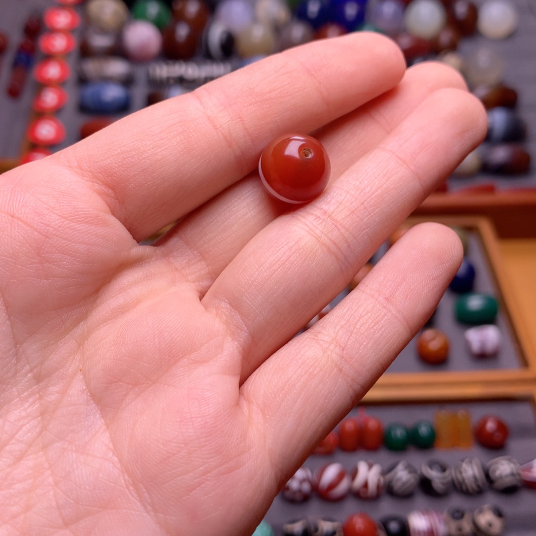 玛瑙/玉髓颈饰未镶嵌****?