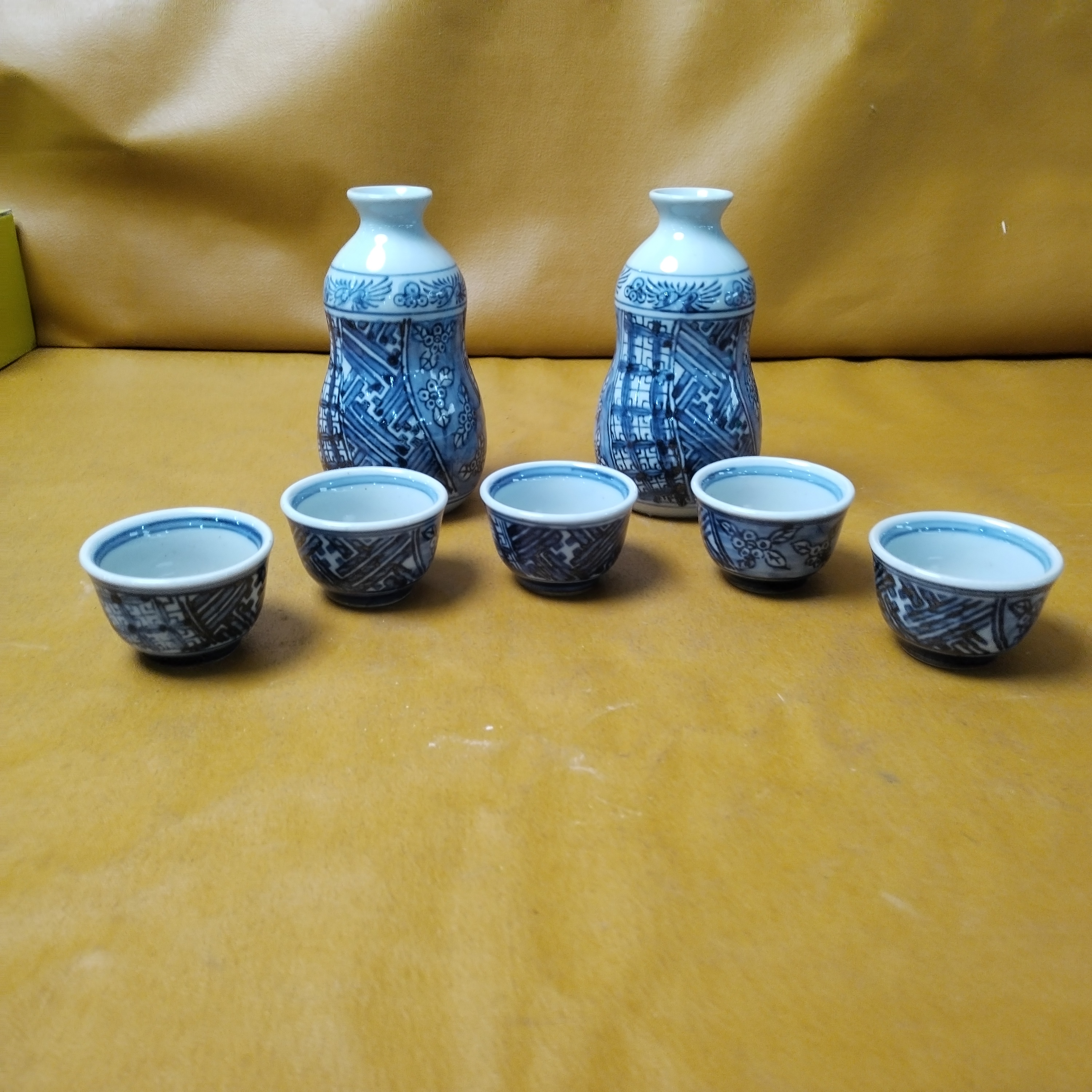 日本回瓷青花酒具两壶五杯手绘孤品不支持退换介意勿拍