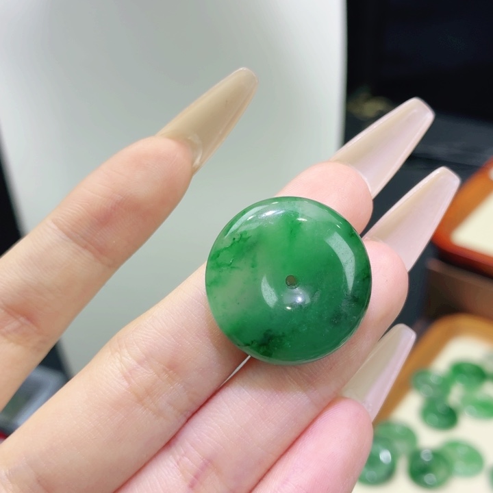 石英质玉（非洲翠）未镶嵌颈饰