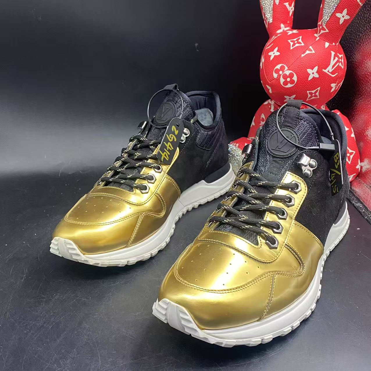 95新 LouisVuitton/路易威登 【聚星优选】黑金运动鞋41.5欧码zg414