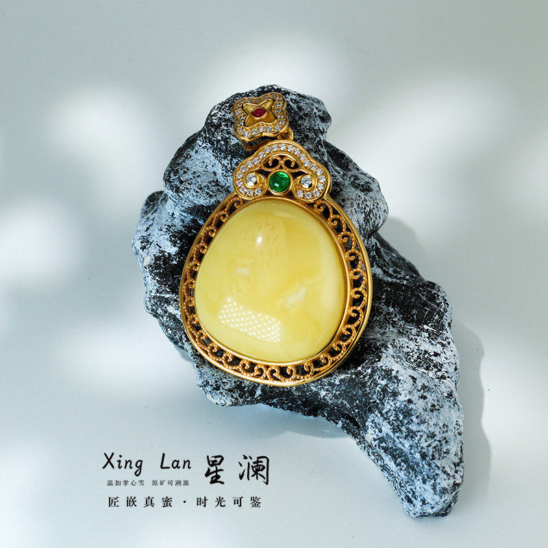 S925银镶嵌蜜蜡白蜡随形吊坠