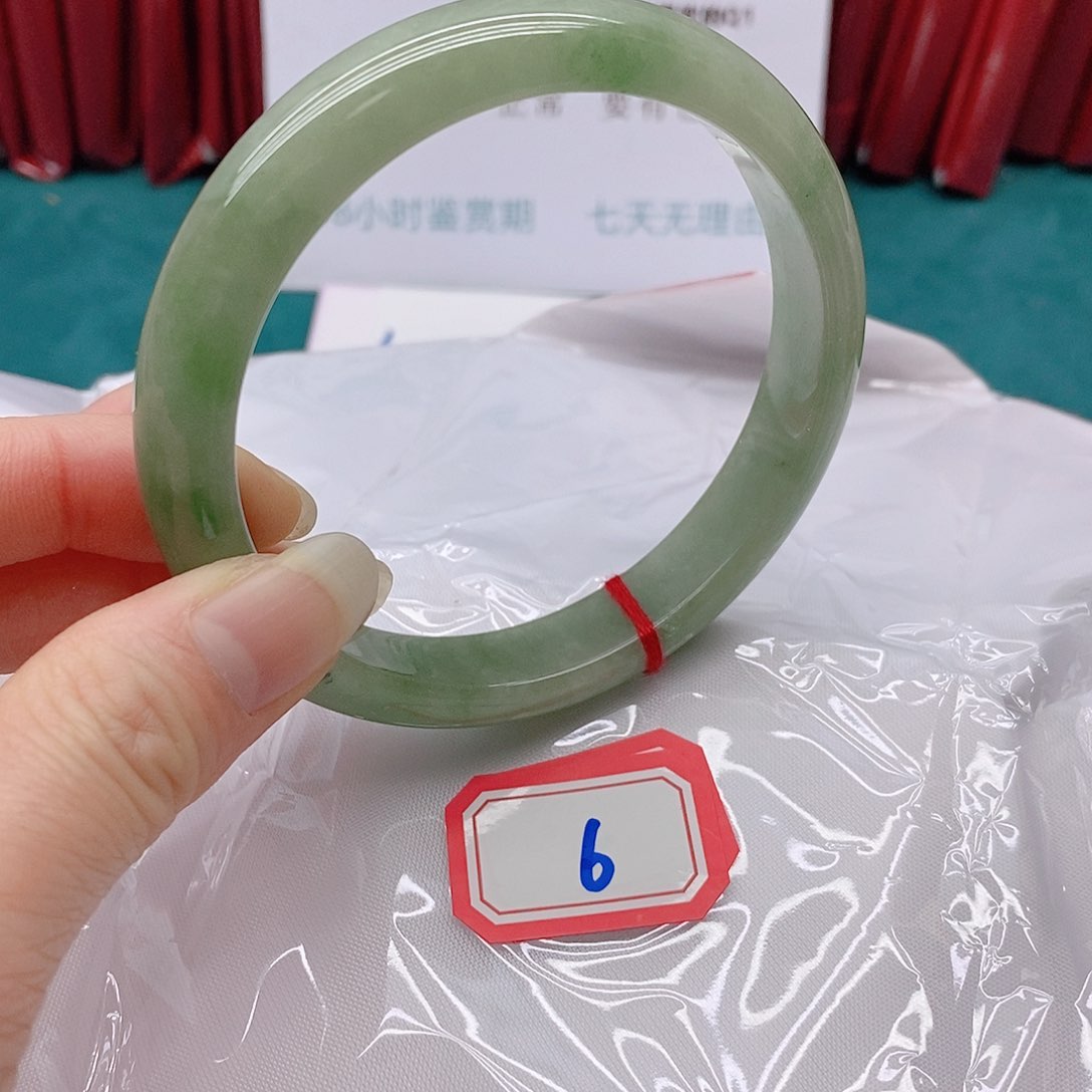 翡翠手镯未镶嵌一*云06666666666