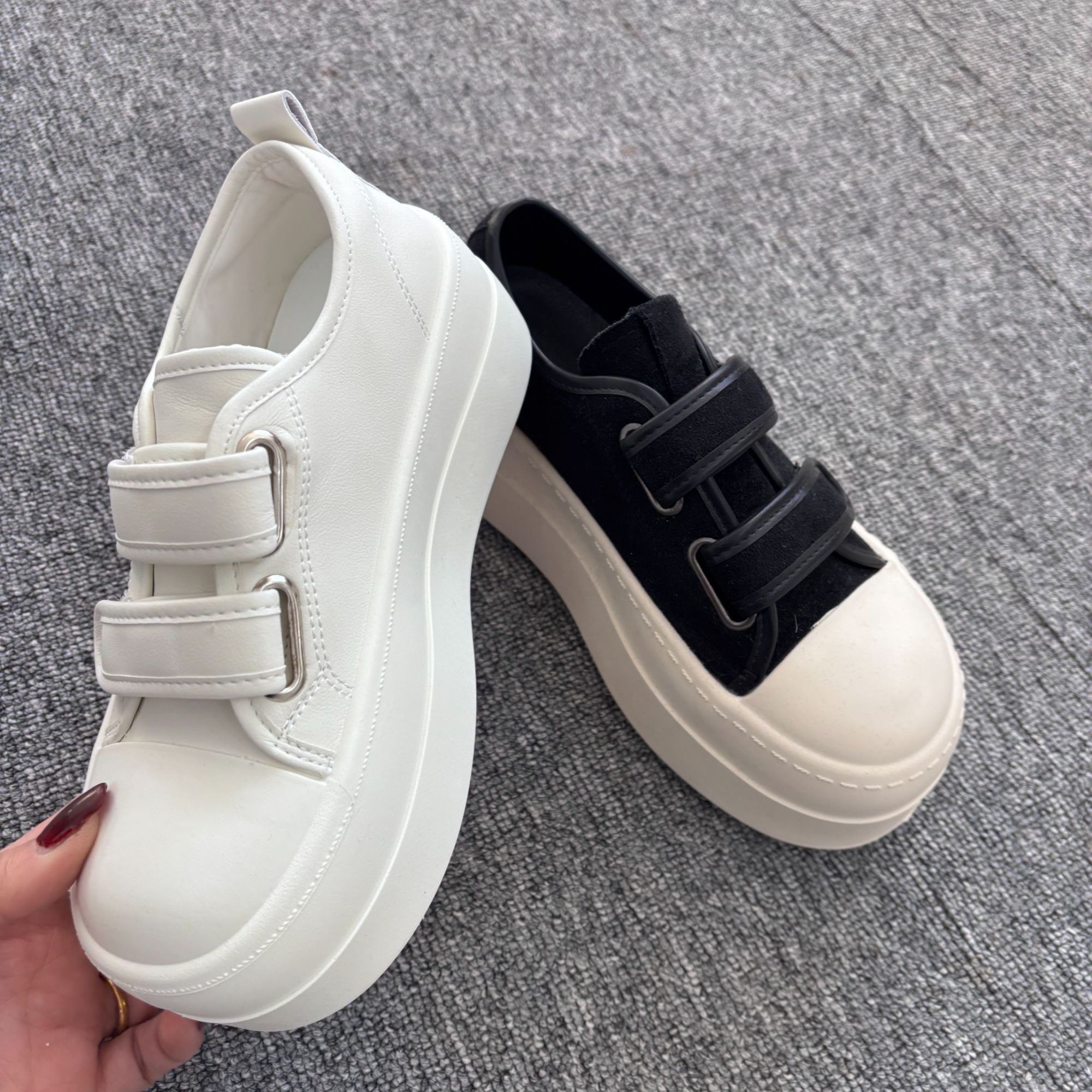 新款休闲厚底小白鞋