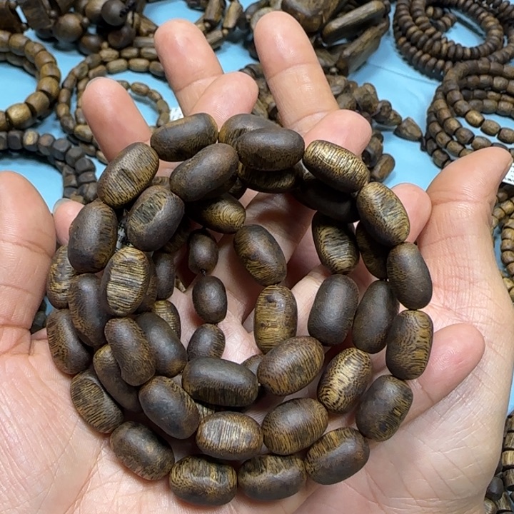 沉香手串莺歌绿花珠多样性发货一条卡10-34克