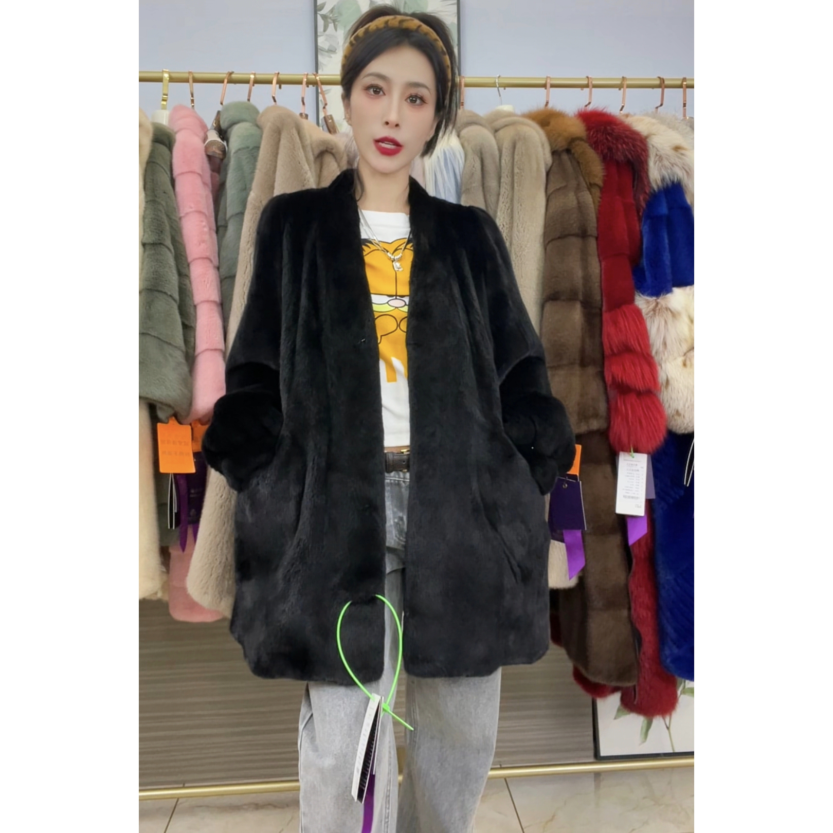 黑色V领中长款宝嘉美品质进口天鹅绒貂皮大衣