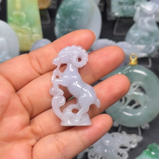 翡翠未镶嵌颈饰翡翠