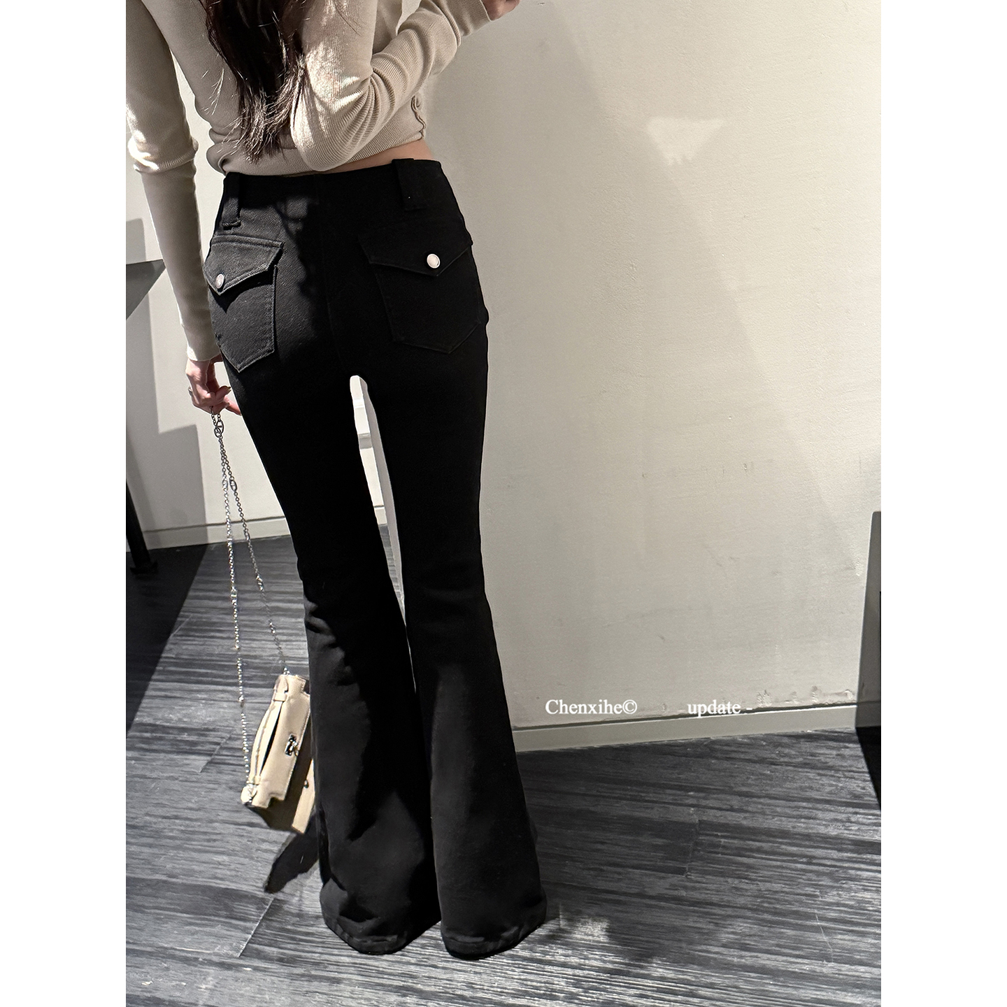 何晨曦 12/23 20:00「姐感神裤」加购抢现货微喇牛仔裤 T1364K