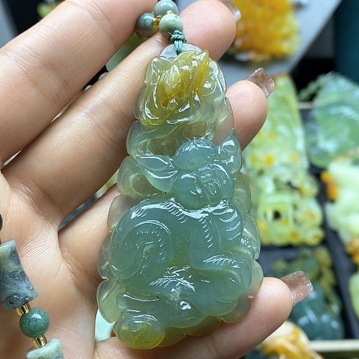 蛇纹石玉挂件未镶嵌