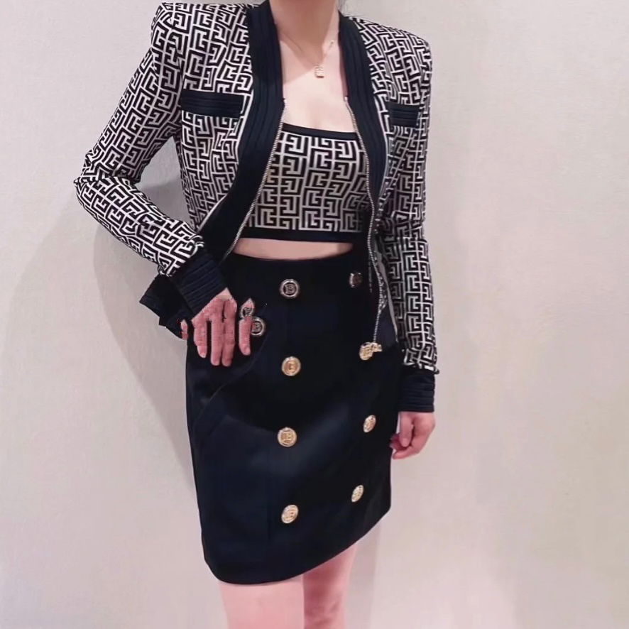 99新 BALMAIN/巴尔曼 aa1176 搭扣半身短裙 36码 微瑕