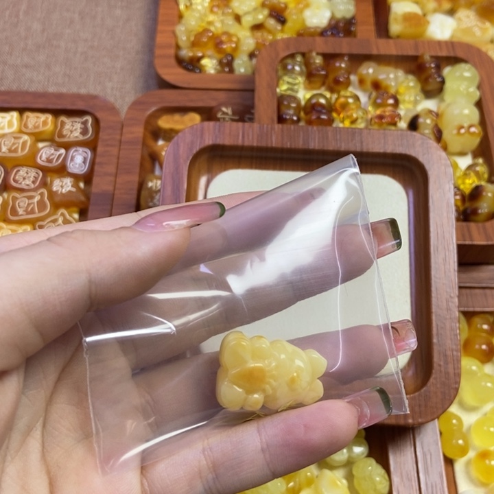 琥珀未镶嵌珠宝奇石兔子