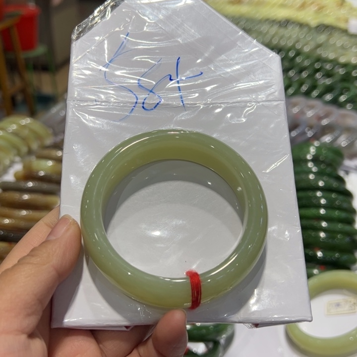 J***E和田玉未镶嵌手镯