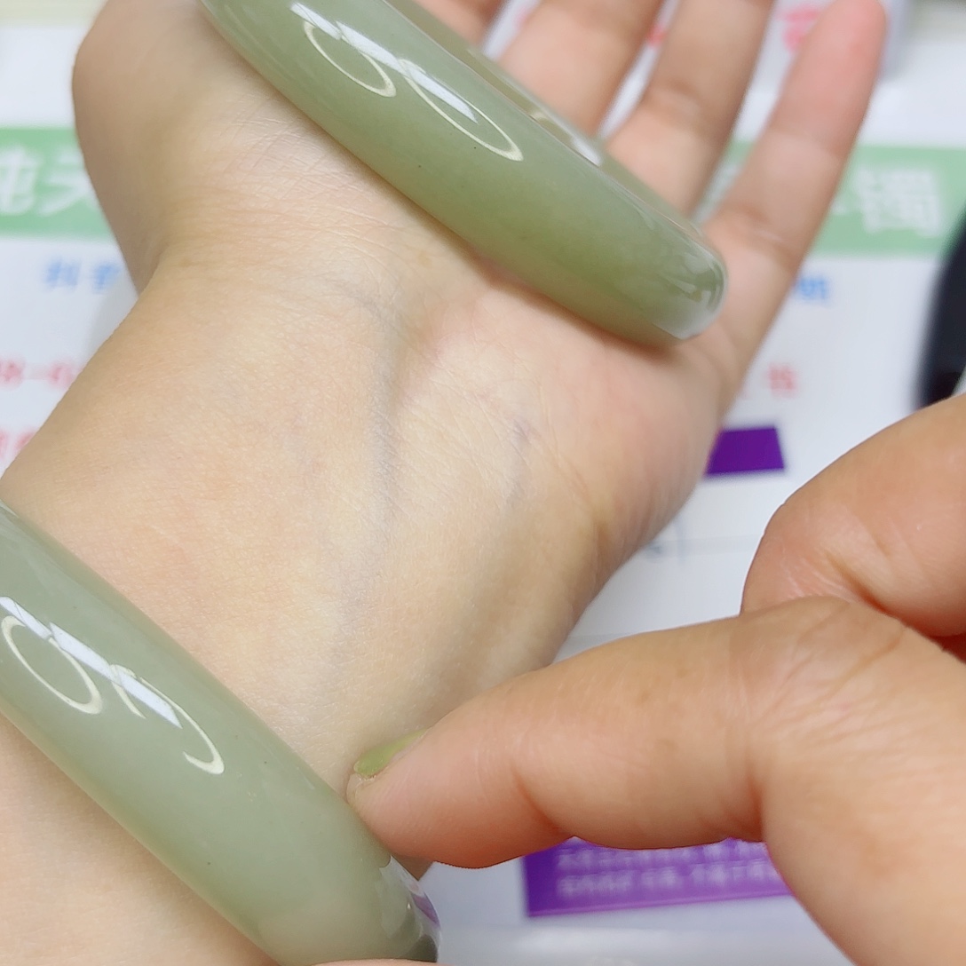 石英质玉未镶嵌手镯81/62