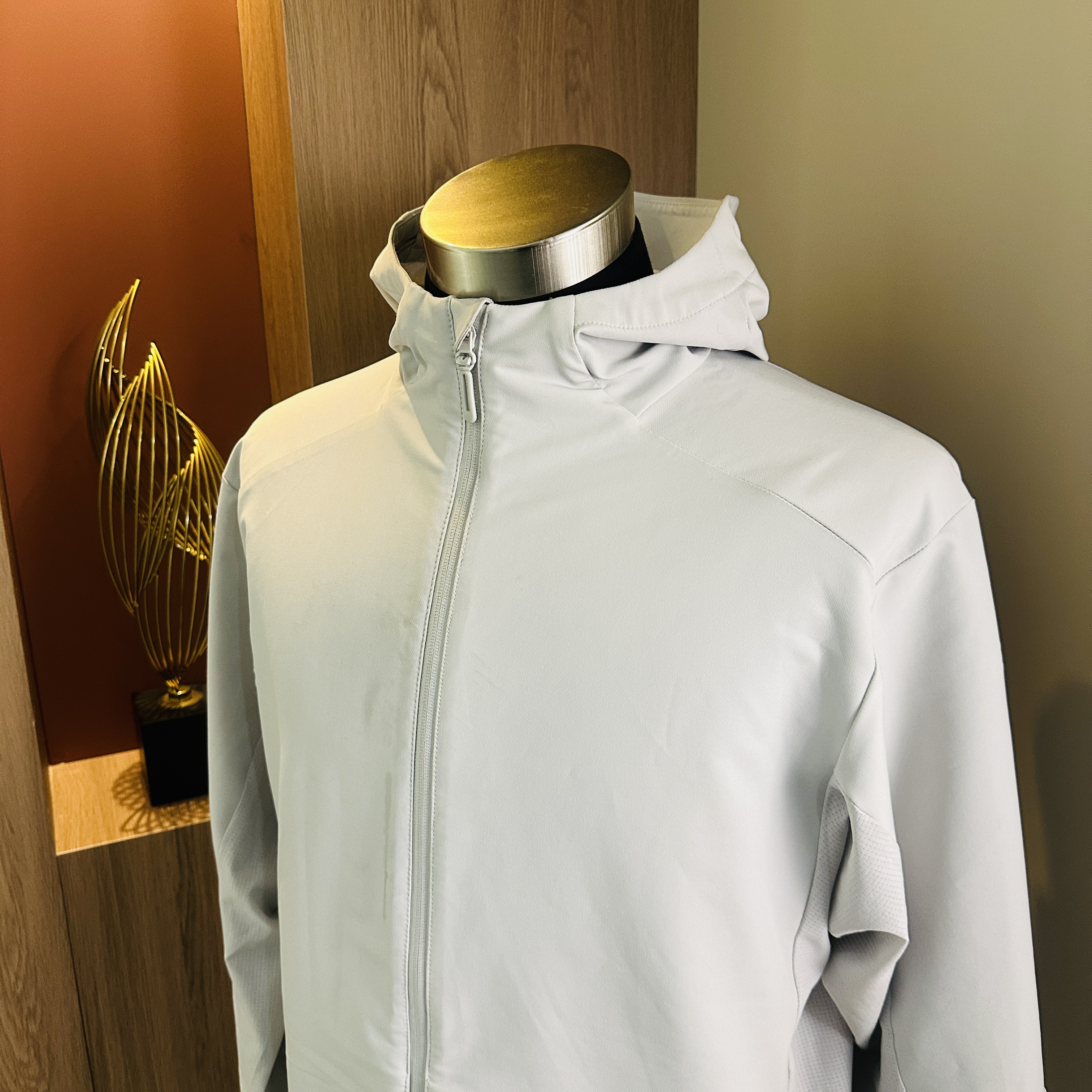 893233【浙江 LU】Teflon科技面料LU感男子带帽运动冲锋衣