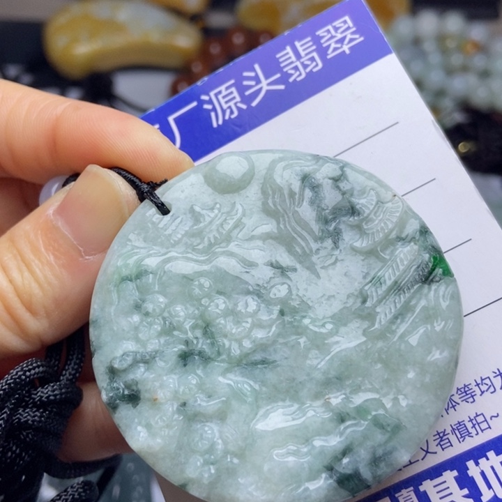 翡翠颈饰未镶嵌翡翠