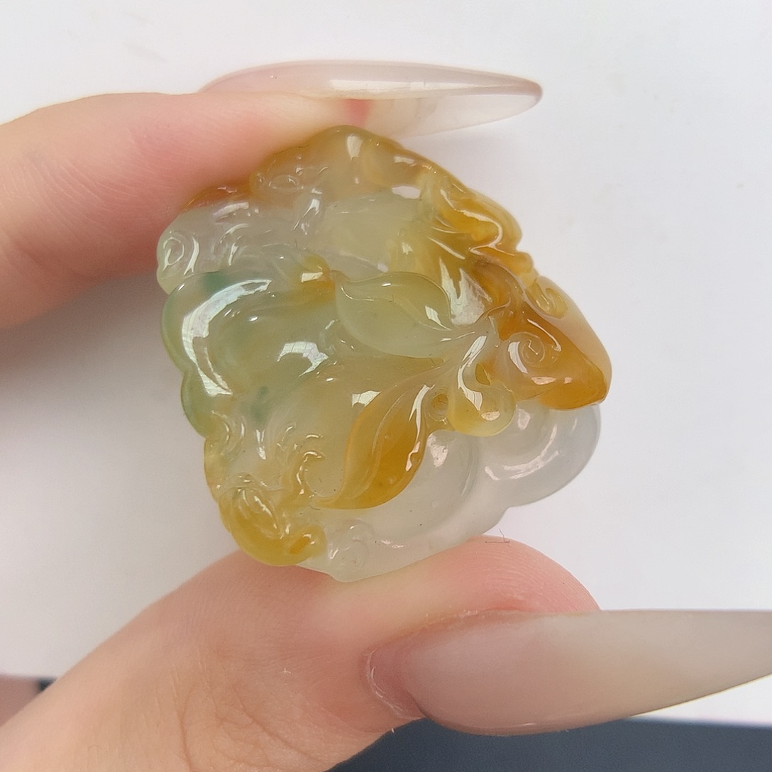 翡翠未镶嵌颈饰如意