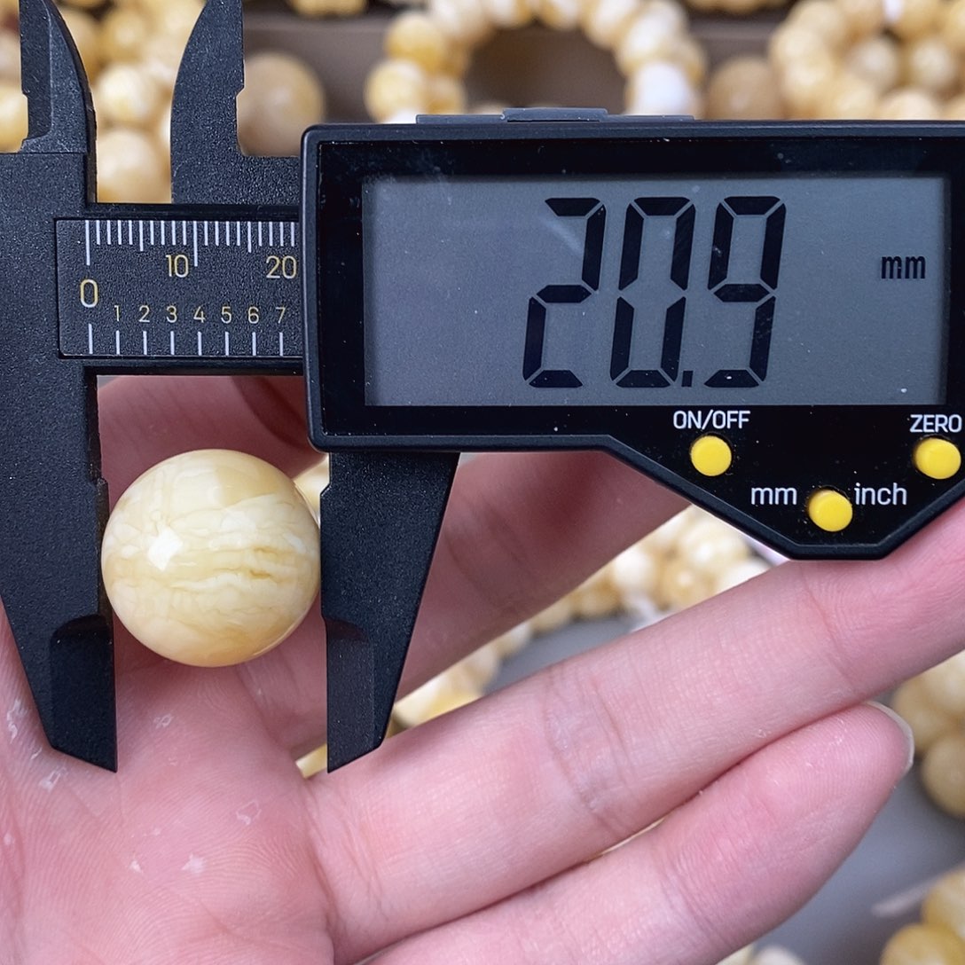 蜜蜡未镶嵌珠宝奇石