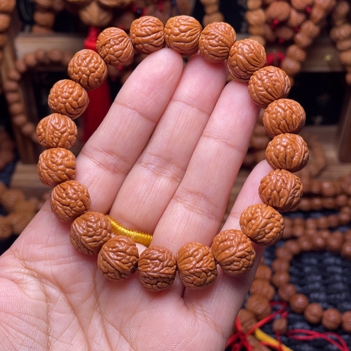 木质类龙纹桃枭挂件