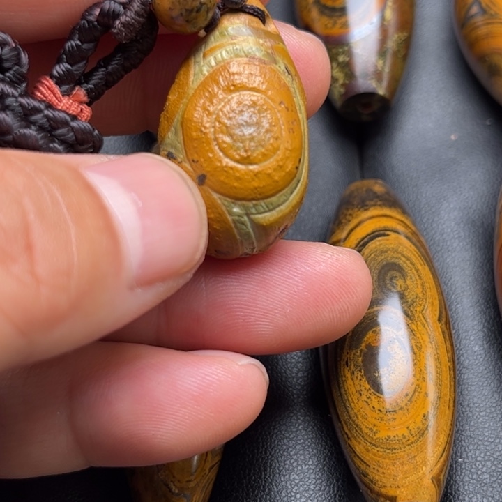 妙***行查罗石未镶嵌颈饰珠