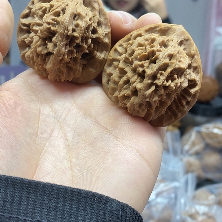 文玩核桃把件43.5红皮乾隆纹