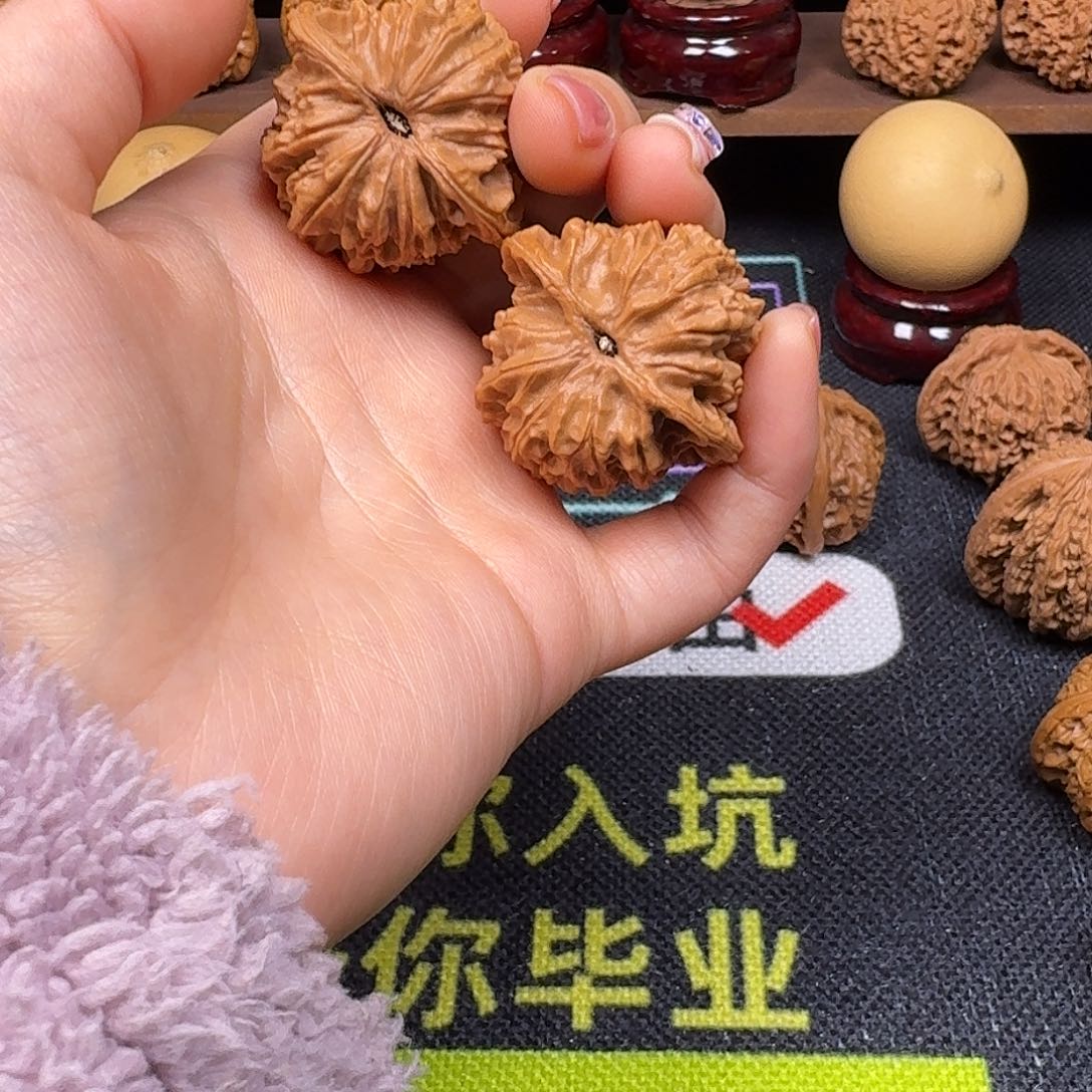 文玩核桃吊坠38红豆